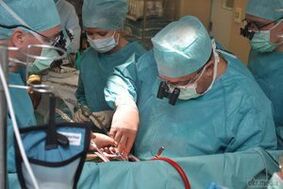 tratamiento quirúrgico de las venas varicosas pélvicas